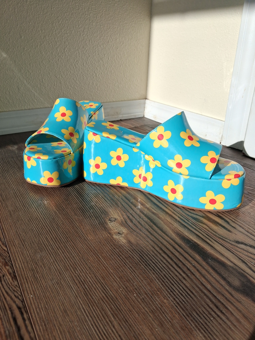Groovy Blue Floral Platform Slide Sandals